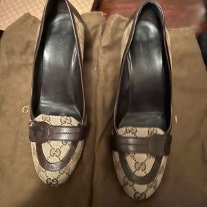 Gucci Scar Tess S Cuoio heels size 9B.